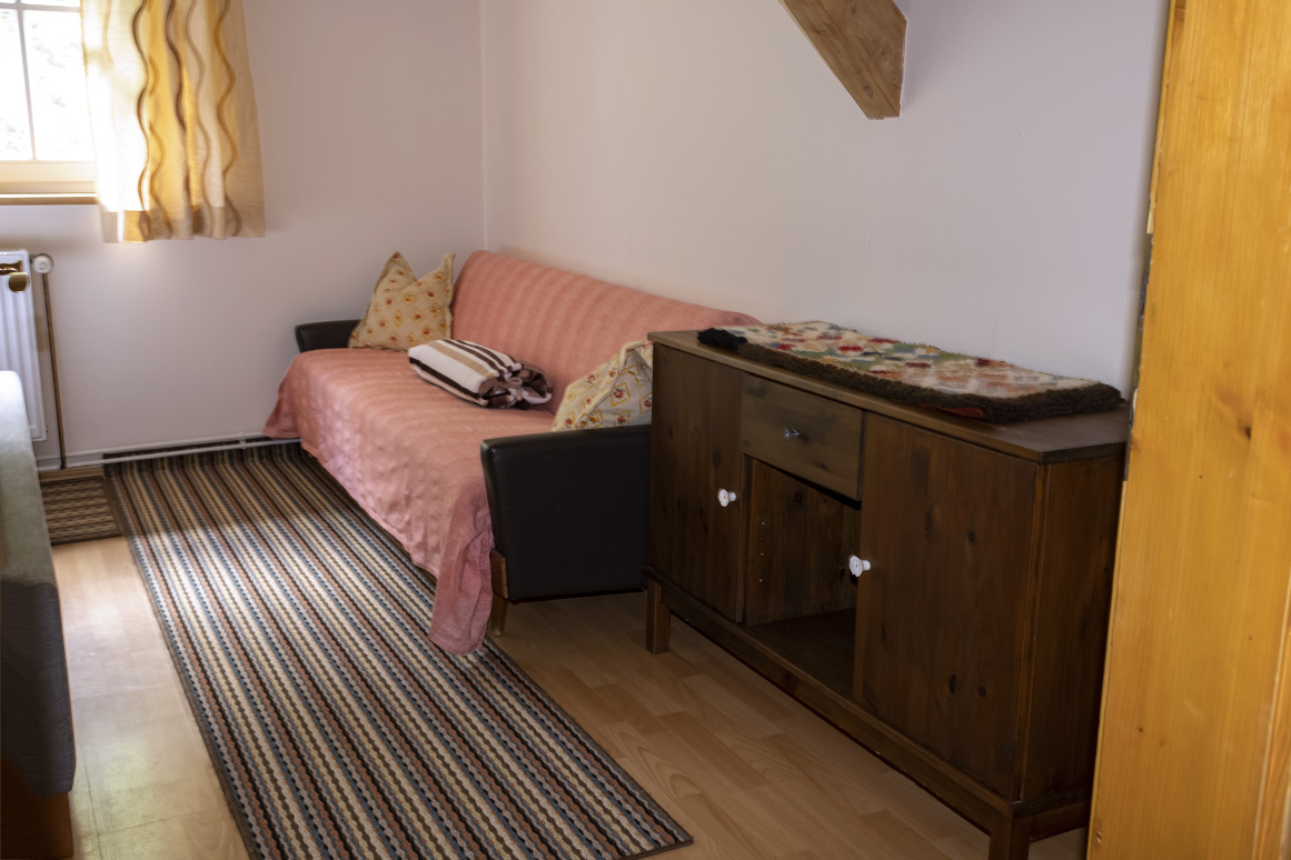 Gruppenzimmer_Couch Sagbauer